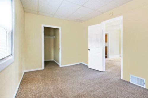 649 Eastern Ave, Grand Rapids MI 49503-5516 exterior