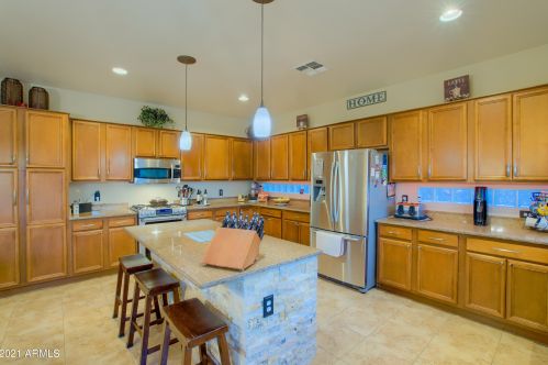 33907 23 Dr, Phoenix AZ 85027-4137 exterior