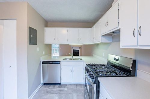 4029 Bayside Cir, Atlanta GA exterior