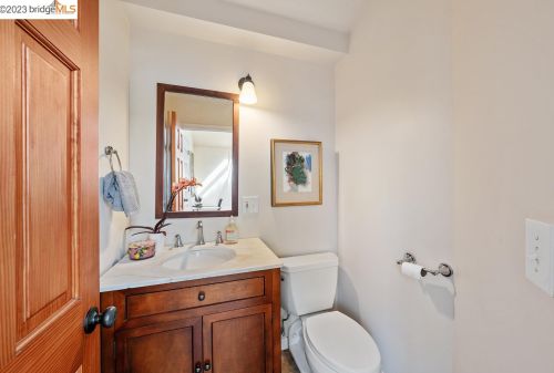 2122 Sacramento St, Berkeley CA 94702-1905 exterior