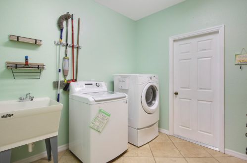 2718 Eagle Dr, Fort Pierce FL 34984-8913 exterior