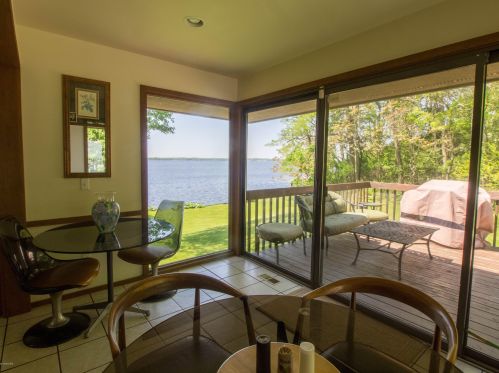 300 Cir Dr, Meskegon MI 49445-2712 exterior