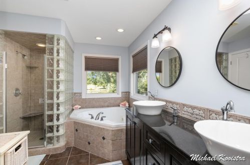 1673 Watermark Dr, Grand Rapids MI 49546-9009 exterior