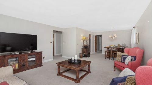 7134 Paulina St, Chicago, IL 60636-3823