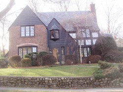 83 Mandalay Rd, Newton, MA 02459-1318