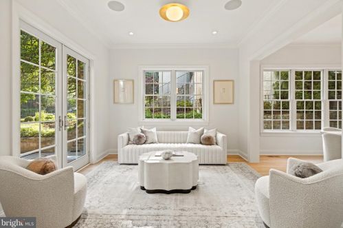 4511 Klingle St, Washington DC  20016-3580 exterior