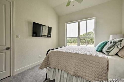 212 High Pt Cir, Spring Branch TX 78070-5065 exterior