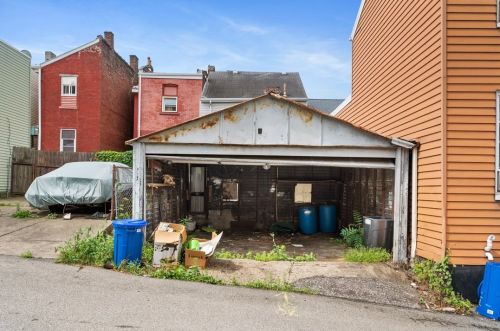 325 Main St, Pittsburgh PA 15215-2238 exterior