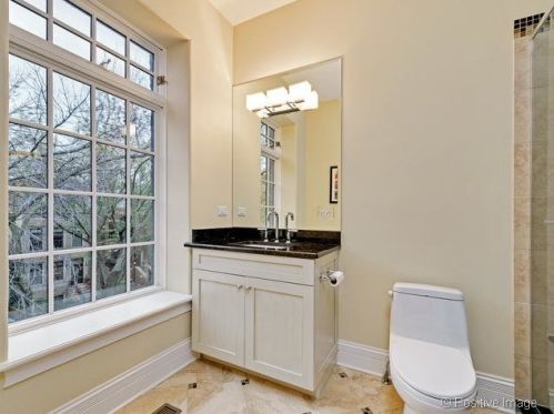 1126 Lill Ave, Chicago IL 60614-2018 exterior