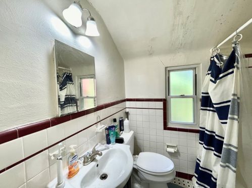 664 Crystal Dr, Pittsburgh PA 15228-2567 exterior