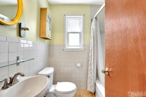 12 Pne St, Edison NJ 08817-4743 exterior