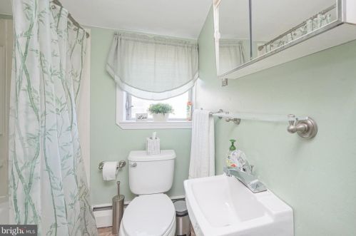 111 Oakland Ave, Camden NJ 08107-1212 exterior