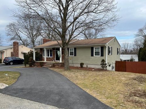 51 Hawthorne St, Providence, RI 02907-2949