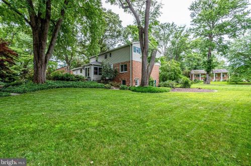 8909 Linton Ln, Alexandria VA 22308-2438 exterior