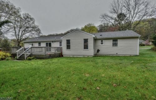 84 Morris Ave, West Milford Lakes NJ  07480-1121 exterior