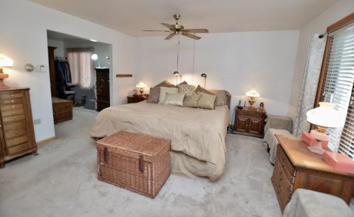 3822 Barreville Rd, Bull Valley IL 60012-2162 exterior