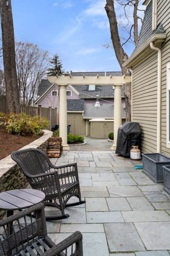 112 Pleasant St, Newton MA 02459-1810 exterior