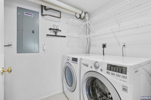 102 Adams Ct, Edgewater NJ 07020-1654 exterior