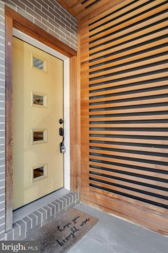 2057 Amber St, Philadelphia, PA 19125-1932