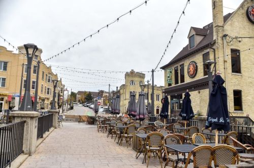 8465 Ravenswood Cir, Milwaukee WI 53226-4653 exterior