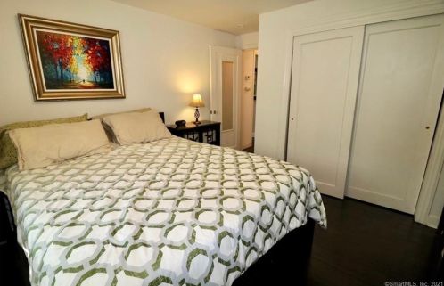 153 Bloomfield Ave, Windsor CT  06095-2819 exterior