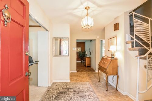 12 Crst Park Ct, Silver Spring MD 20903-1305 exterior