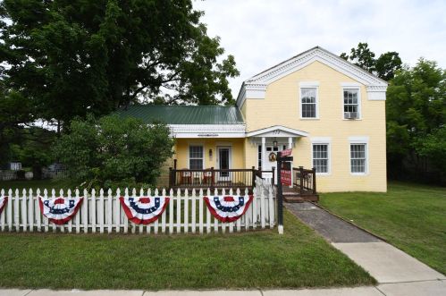 514 Kalamazoo St, Paw Paw MI 49079-1130 exterior