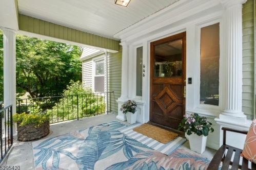 646 Clifton Ave, Newark NJ  07104-1502 exterior