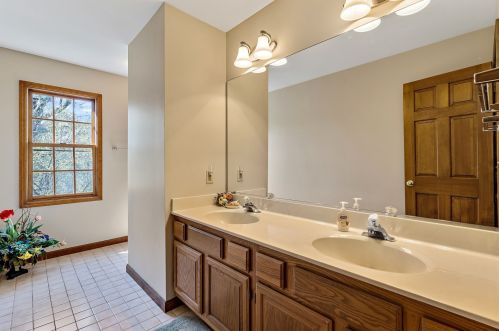 673 Saddle Rdg, Bull Valley IL 60012-3600 exterior