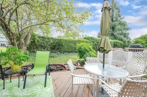 737 Kirts Blvd, Troy MI 48084-4863 exterior