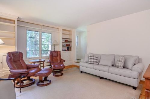 5 Huckleberry Dr, Norwalk CT 06850-1703 exterior