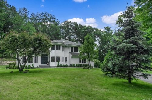 10 Cole Dr, Armonk, NY 10504-3003