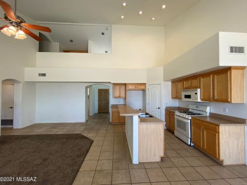 5515 Crimson Thorn Dr, Tucson, AZ 85757-7537