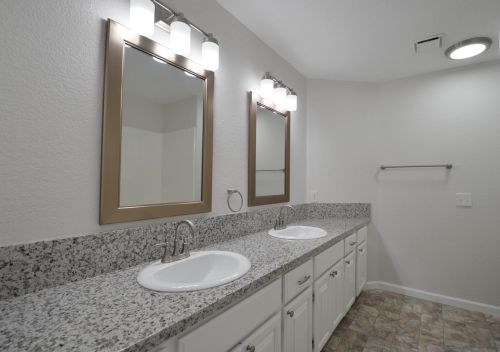 2103 Bristol Park Cir, Turlock CA  95382-2965 exterior