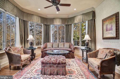 896 Alvermar Rdg Dr, Mc Lean VA 22102-1439 exterior