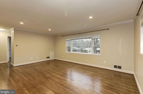 9514 Pin Oak Dr, Silver Spring MD  20910-1547 exterior