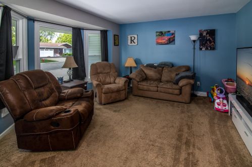 411 Dorothy Pl, Watertown, WI 53094-6725