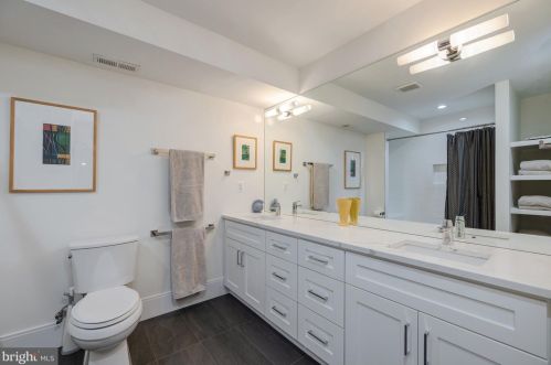 1818 37th St, Washington DC  20007-2238 exterior