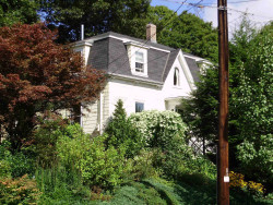 25 River St, Newton, MA 02465-1835