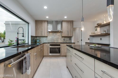 9919 47th Pl, Phoenix AZ  85028-4242 exterior