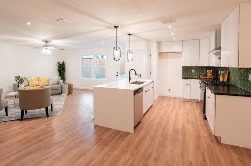 106 Cloudview Dr, Austin TX 78745-5619 exterior