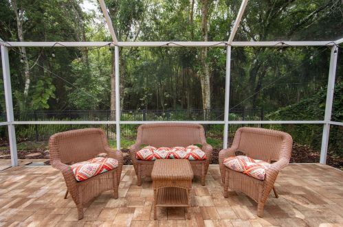 10006 Bridgeton Dr, Tampa FL  33626-1840 exterior