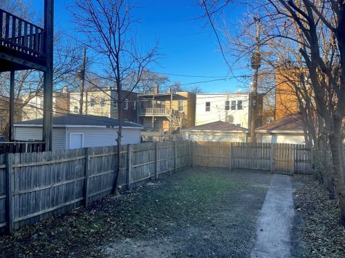 1330 73rd St, Chicago IL 60638-5916 exterior