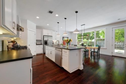 2003 Alegria Rd, Austin TX 78757-3219 exterior