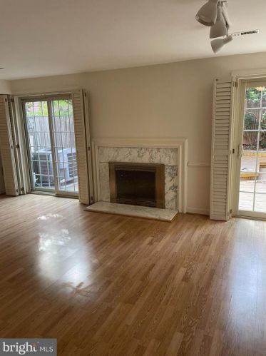 1405 Mclean Mews Ct, Mc Lean VA  22101-3800 exterior