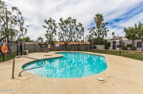 6230 33rd Ave, Phoenix AZ  85017-1400 exterior