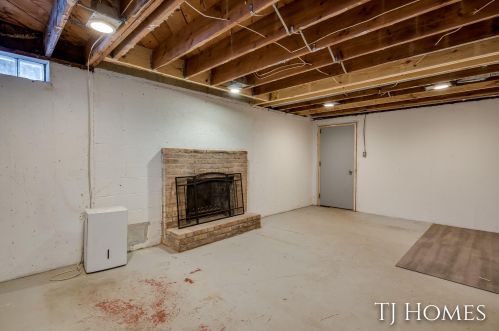 7161 Thorncrest Dr, Grand Rapids MI 49546-7358 exterior