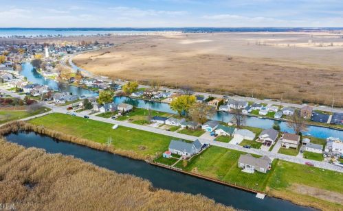 6334 Marina Dr, Algonac MI 48001-4212 exterior