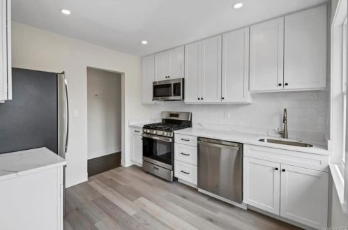 11 Hutchinson Blvd, Mount Vernon NY 10552-2510 exterior