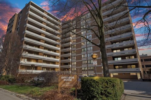 220 Dithridge St, Pittsburgh PA  15213-1456 exterior